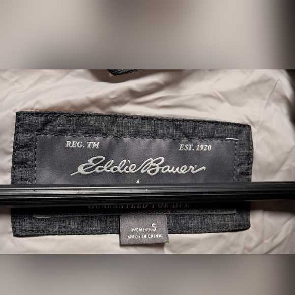 ❄️Eddie Bauer Hooded Down Vest Women's Size S❄️ - Picture 2 of 4